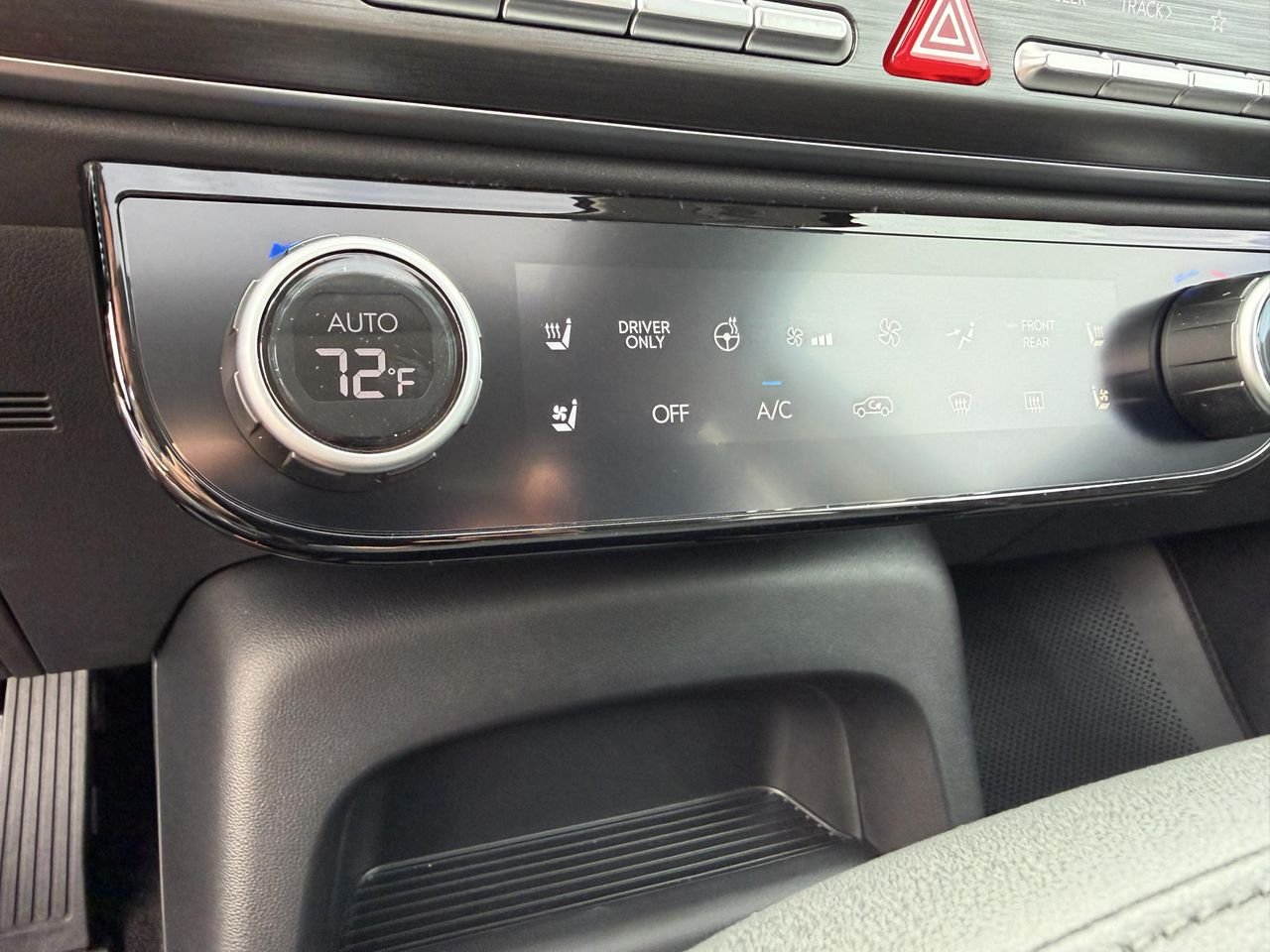 New 2027 Shimmering Silver Hyundai Blue SEL Premium 7P image 32