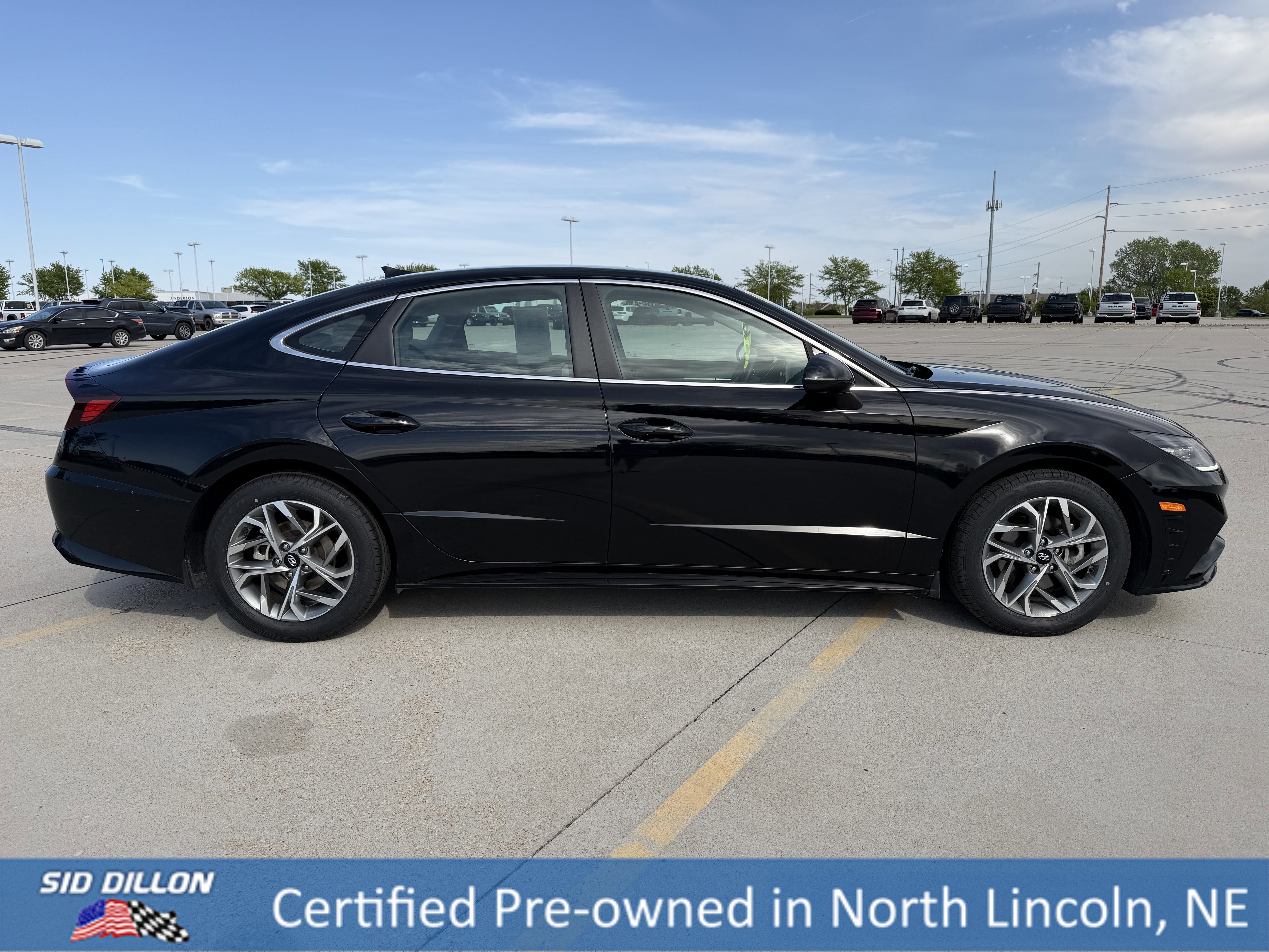 Used 2023 Onyx Black Hyundai SEL image 3