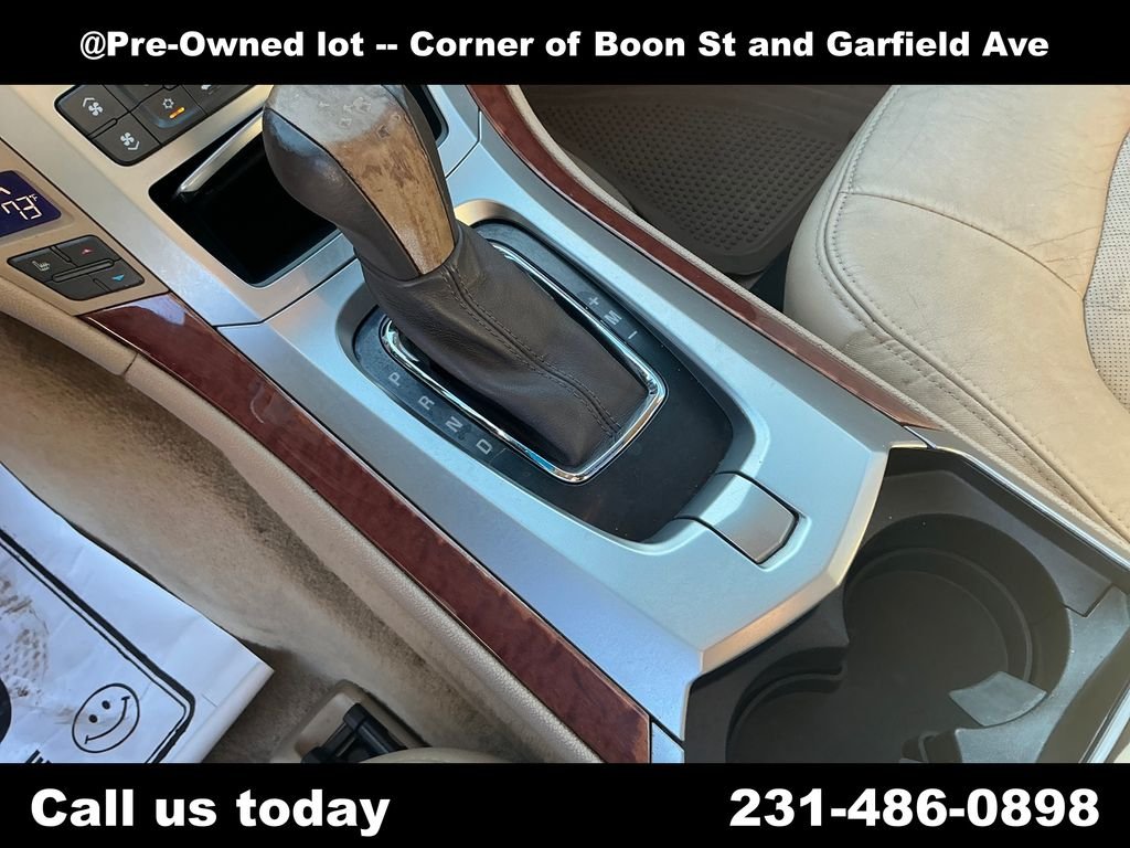 Used 2008 White Cadillac Base image 24