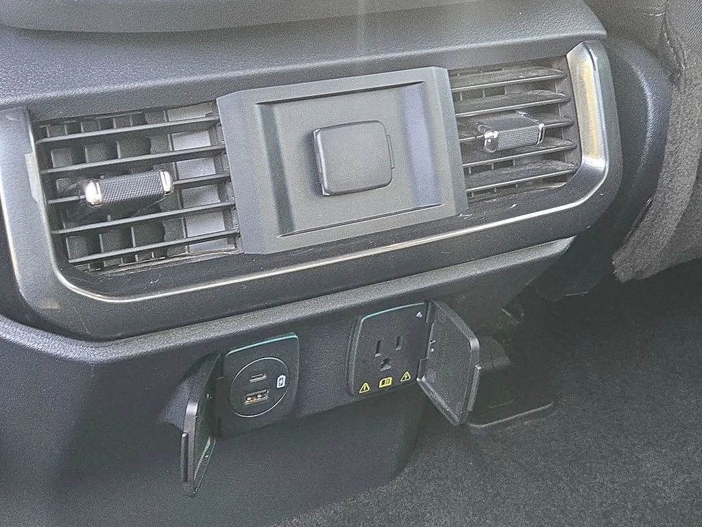 Used 2022 White Ford XLT image 42