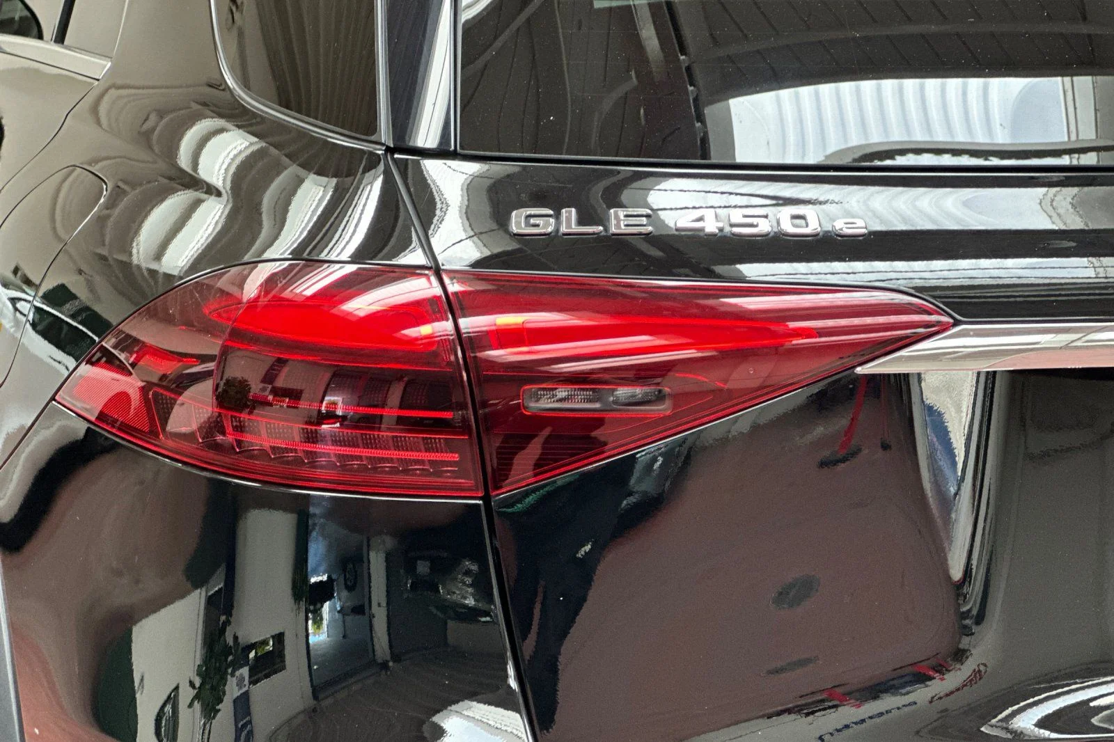 Used 2025 Black Mercedes-Benz GLE 450e image 38