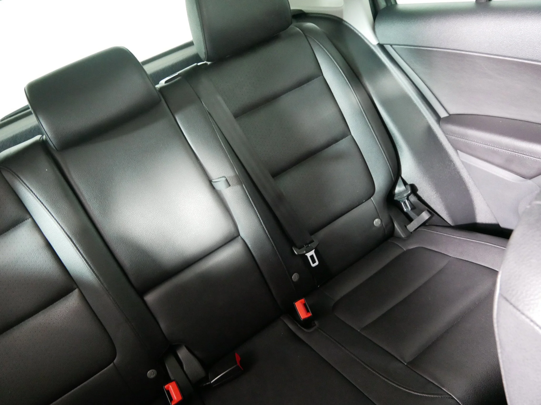 Used 2014 Pepper Gray Metallic Volkswagen SE image 14