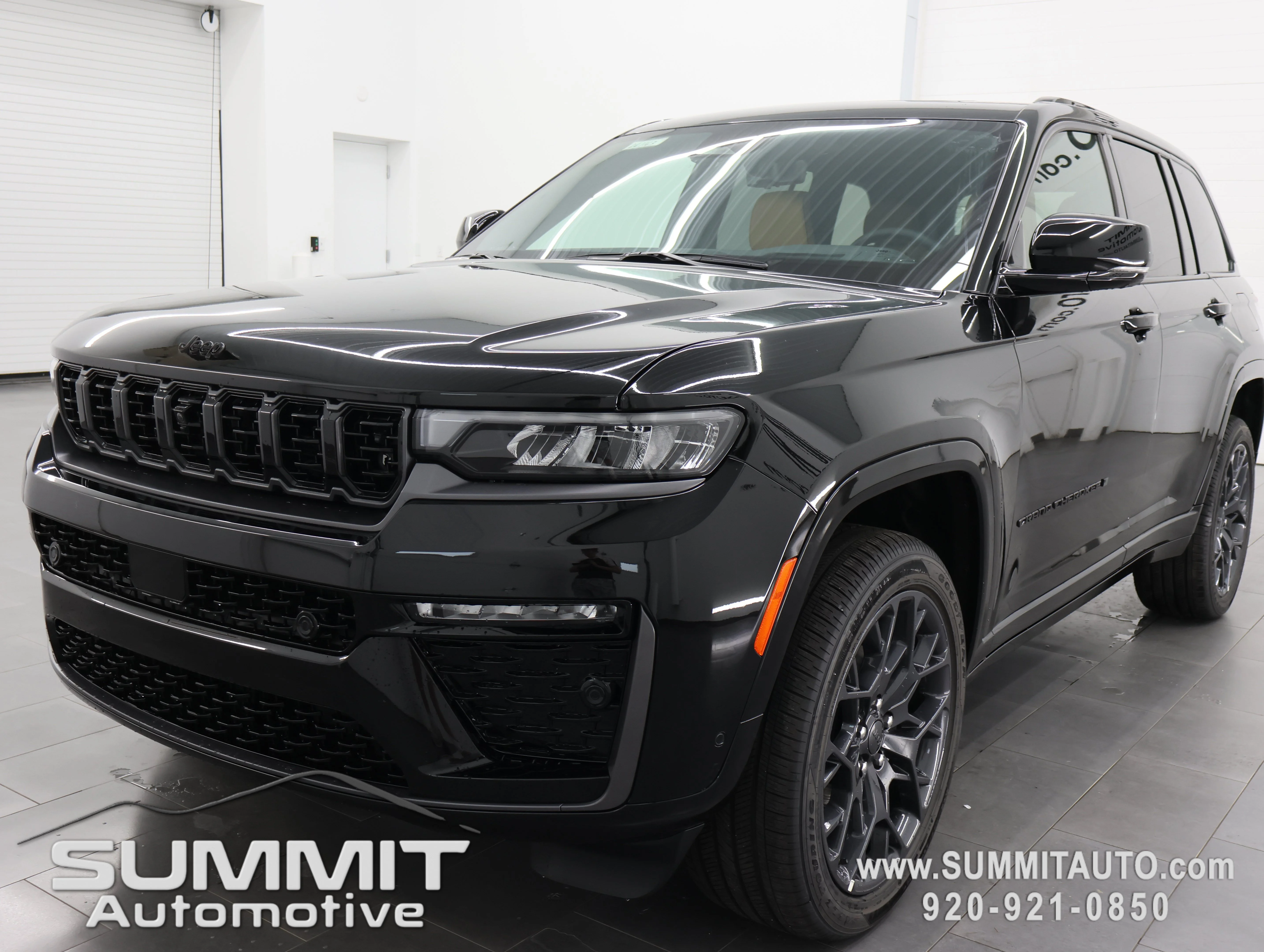 New 2026 Diamond Black Crystal Pearl-Coat Exterior Paint Jeep Summit image 7