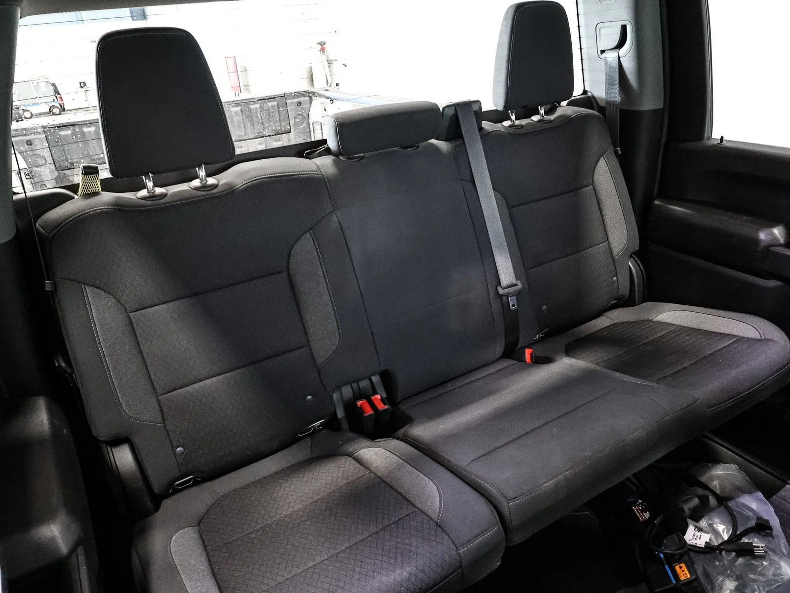 Used 2022 Silver Ice Metallic Chevrolet Custom image 25