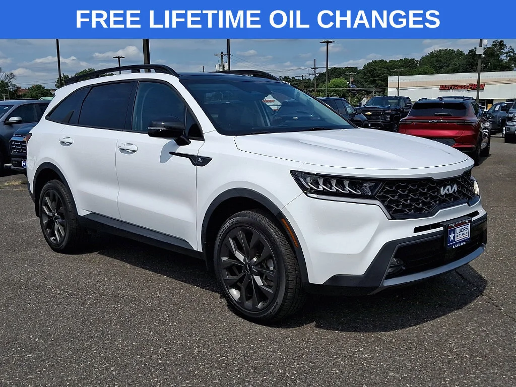Used 2022 White Kia X-Line EX image 1