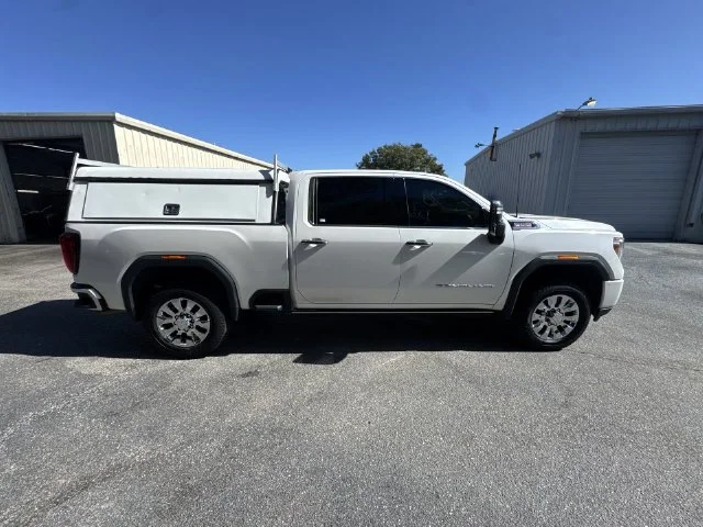 Used 2022 White GMC Denali image 4