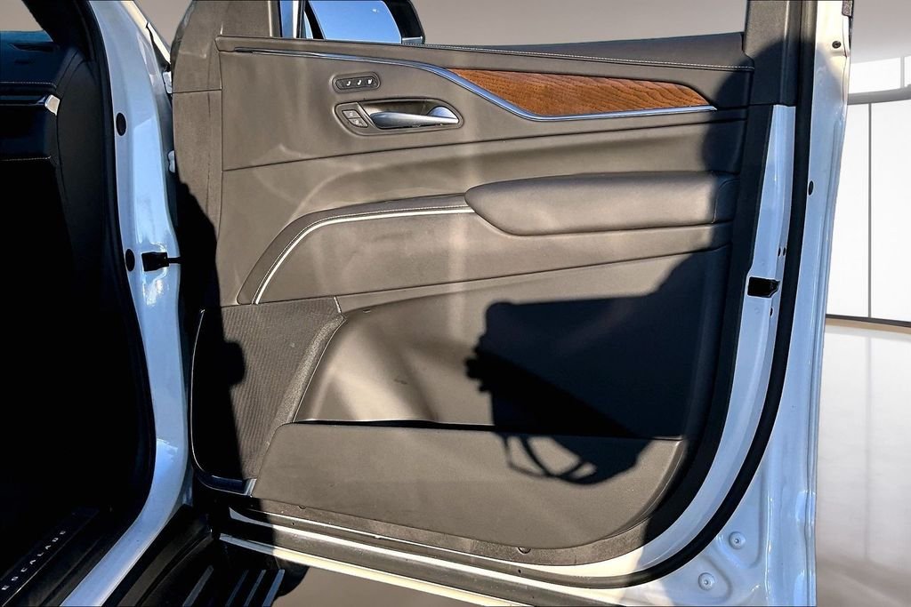 Used 2023 White Cadillac Sport Platinum image 19