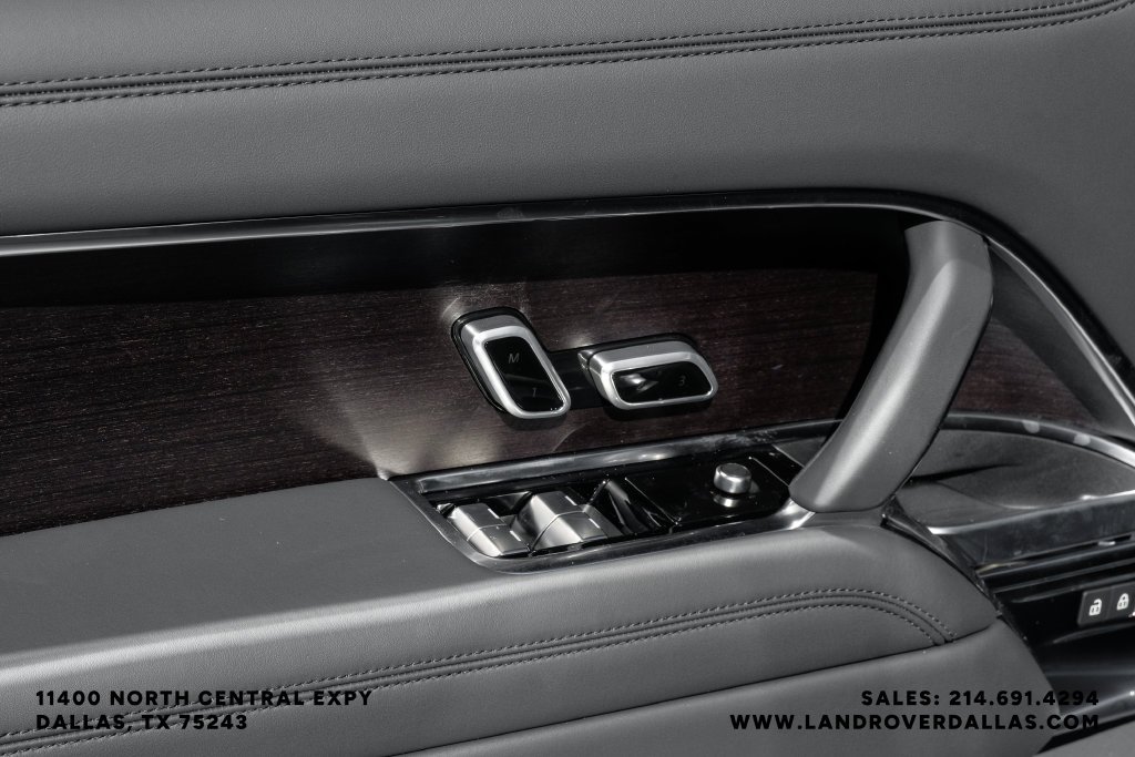 New 2027 Santorini Black Metallic Land Rover SE image 48