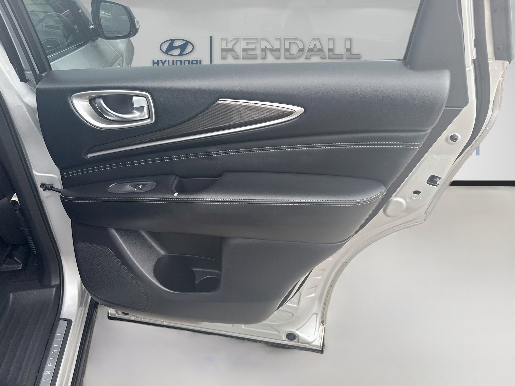 Used 2017 Liquid Platinum INFINITI Base image 28