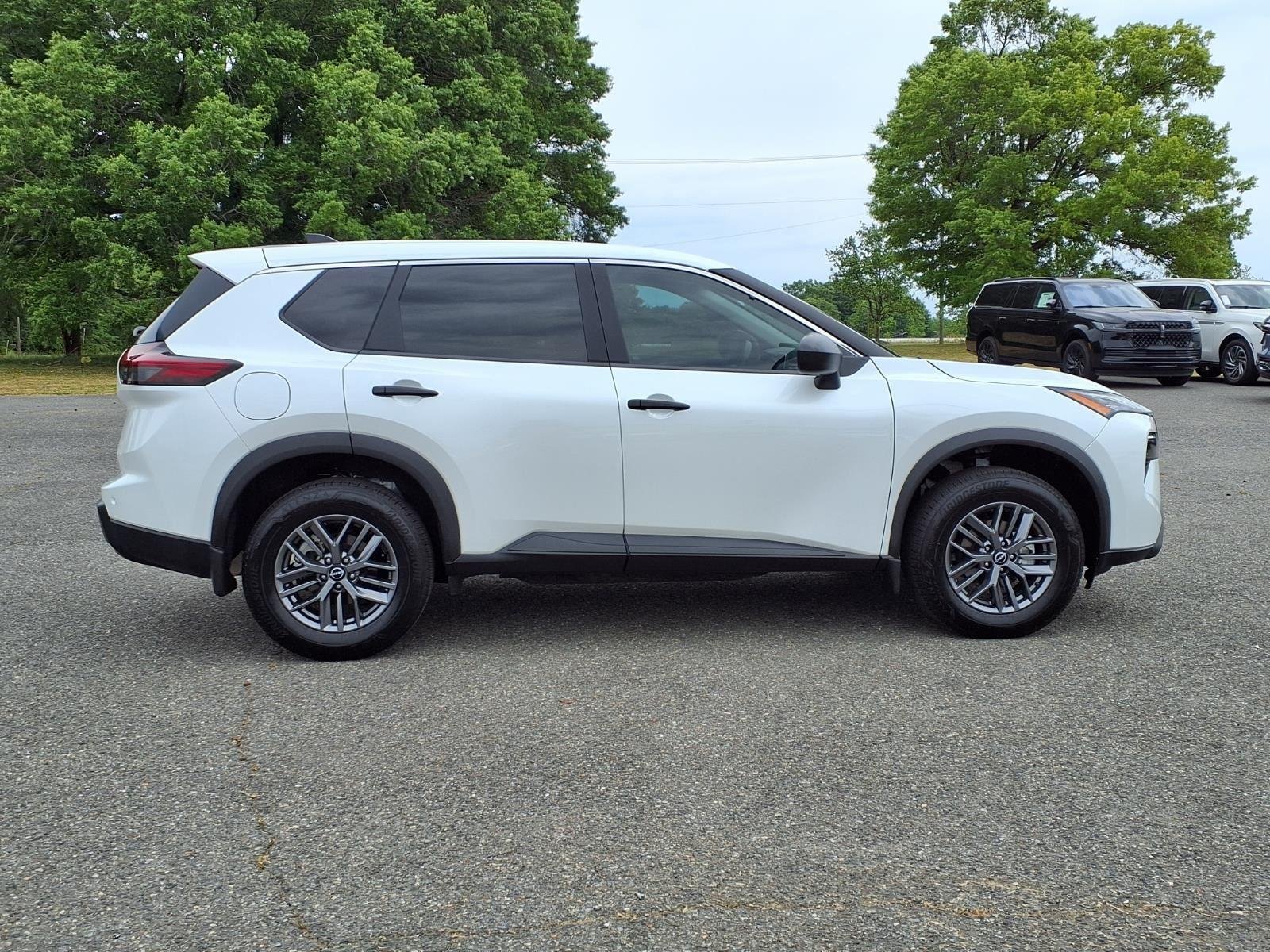 Used 2024 Everest White Pearl Nissan S image 10