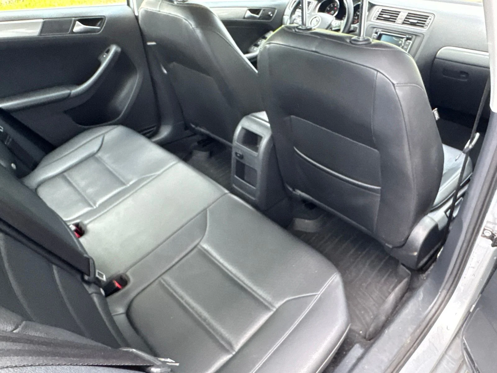 Used 2015  Volkswagen 1.8T SE image 25