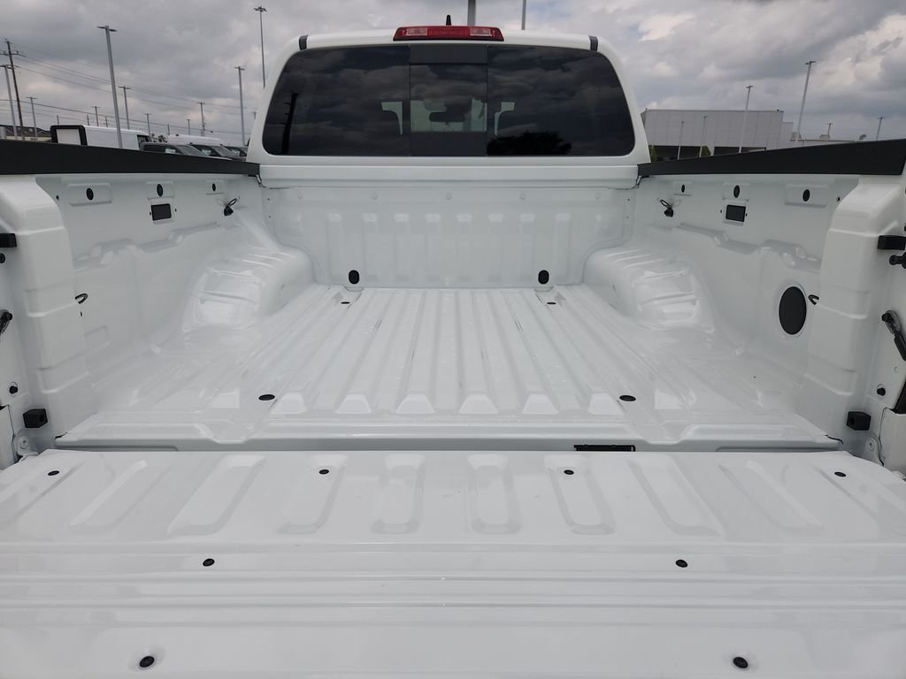 New 2026 Glacier White Nissan S image 9
