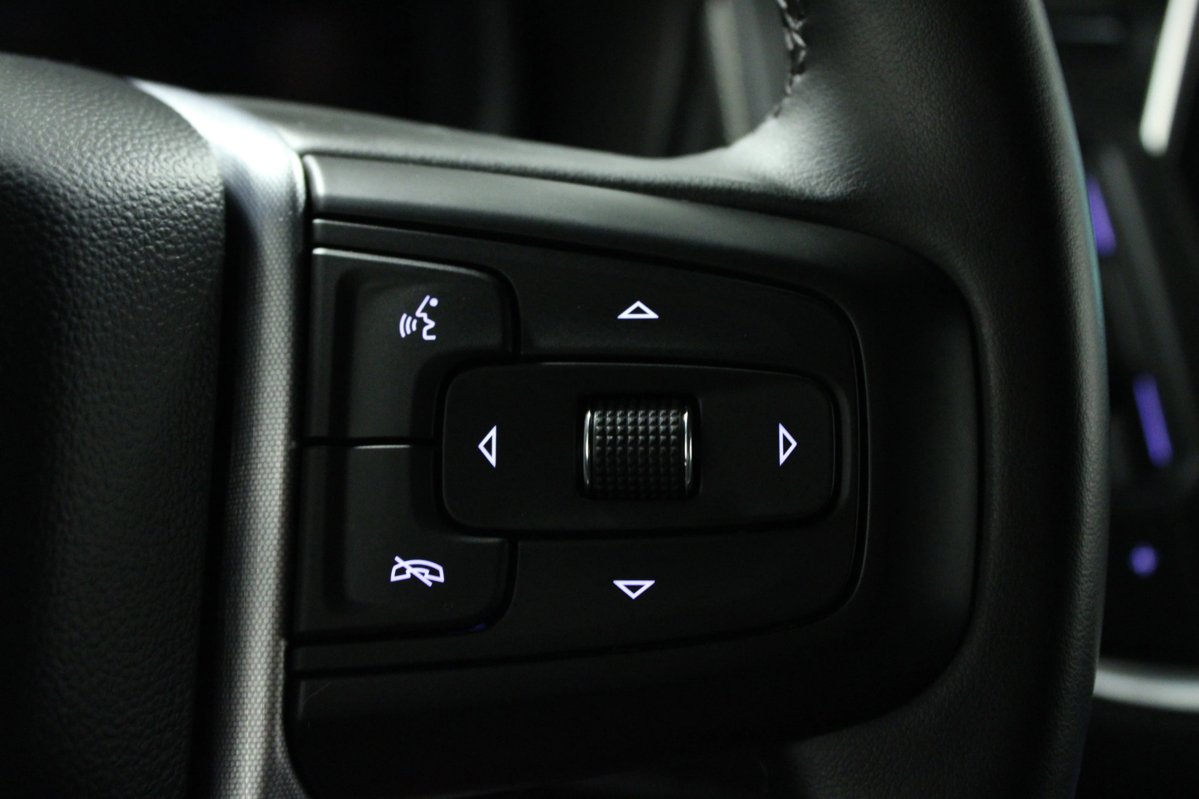 Used 2024 Onyx Black GMC SLT image 22