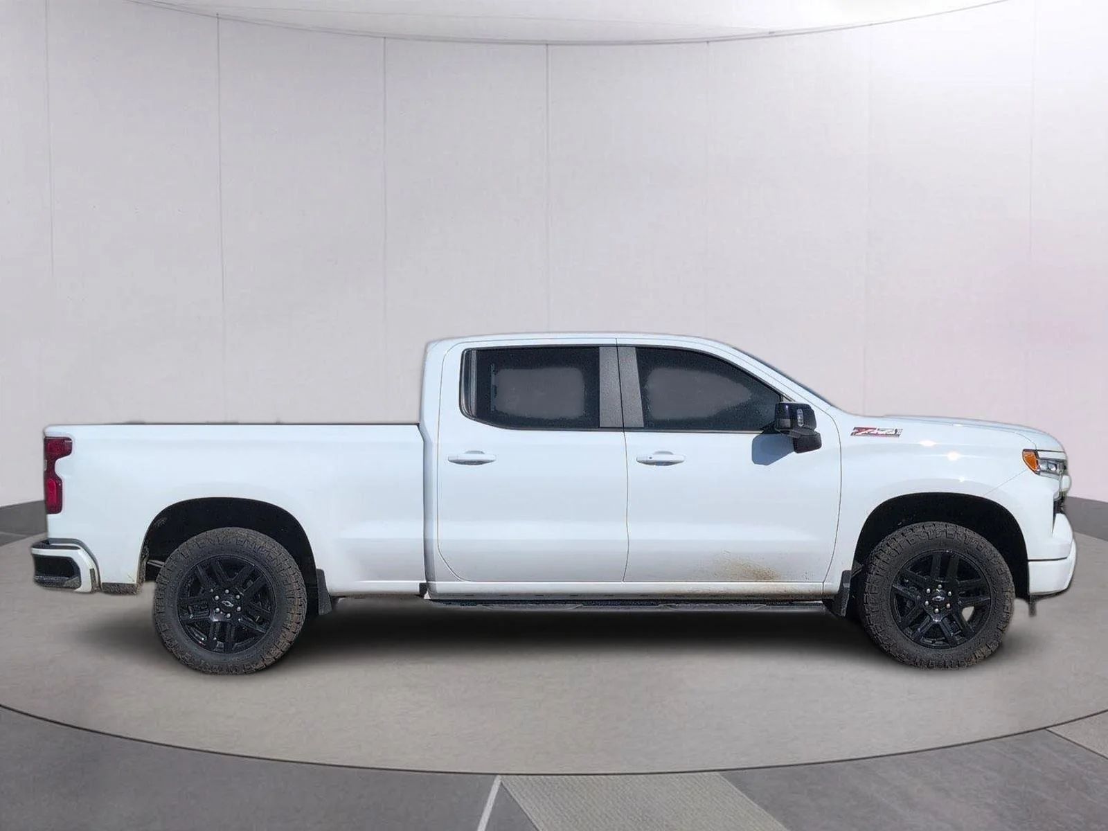 Used 2025 Summit White Chevrolet RST image 6