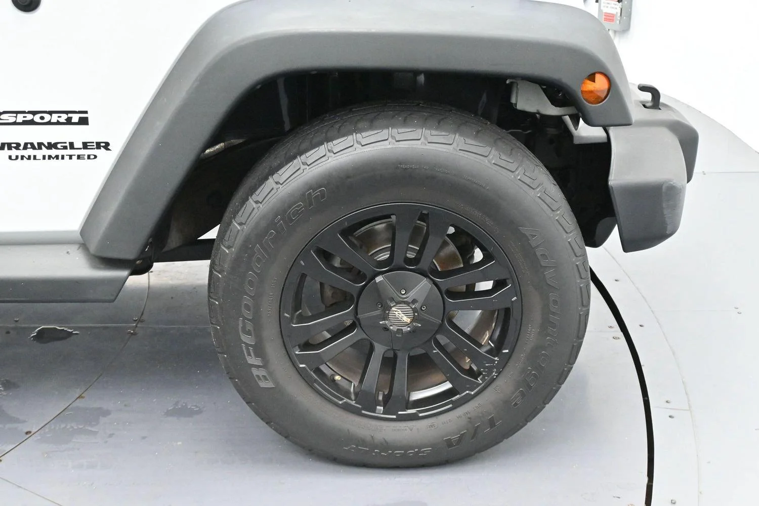 Used 2015 Bright White Clearcoat Jeep Sport image 28