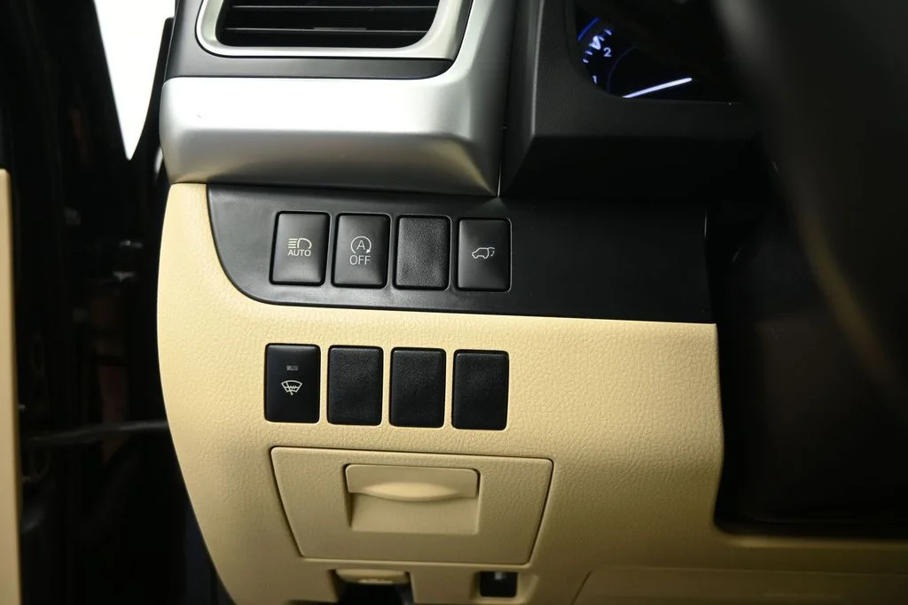 Used 2018 Black Toyota XLE image 10