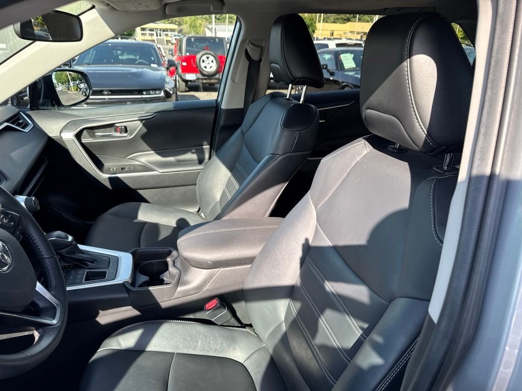 Used 2021 Silver Sky Metallic Toyota XLE Premium image 4