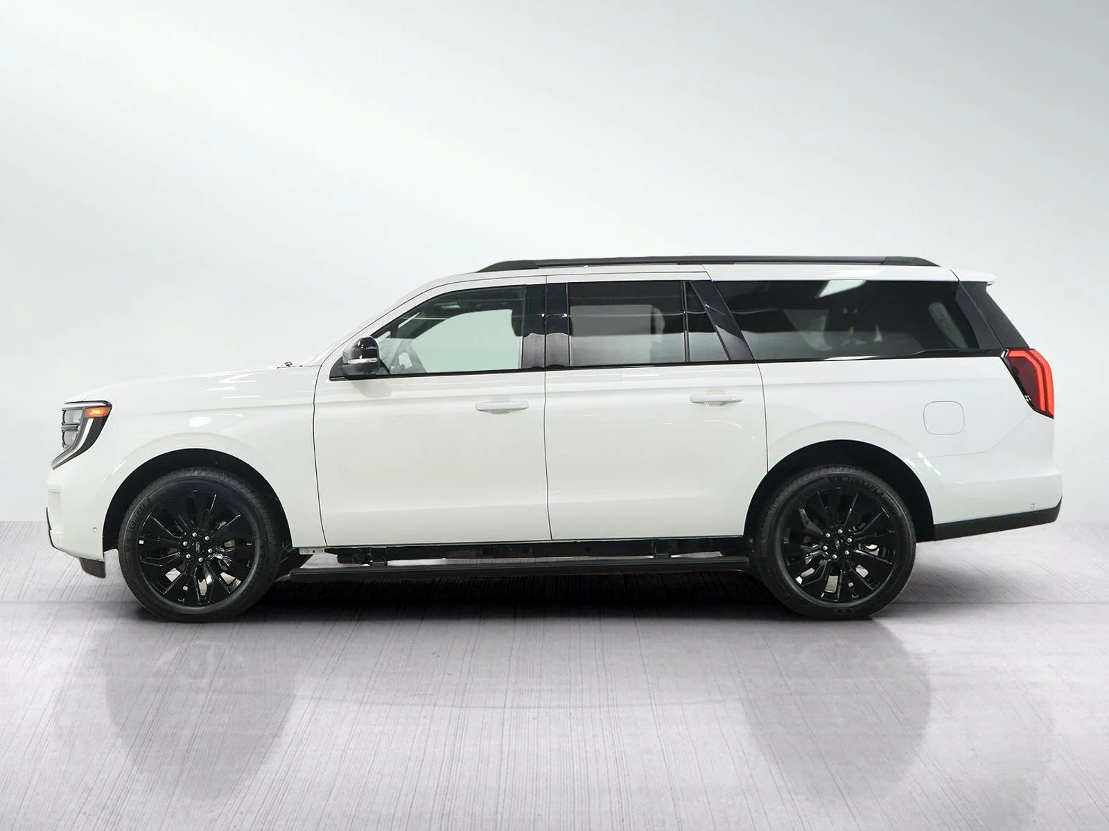 Used 2025 Ford Expedition Platinum with VIN 1FMJK1M82SEA15668 for sale in Wayzata, Minnesota
