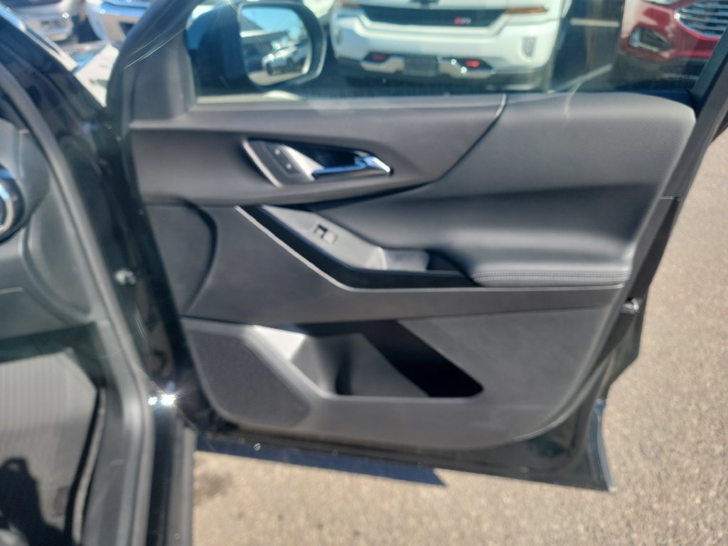 New 2027 Mosaic Black Metallic Chevrolet LT image 21