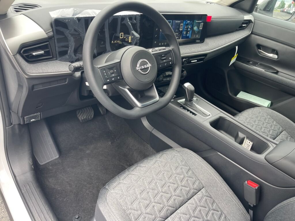 New 2026 Aspen White Tricoat/Super Black Nissan SV image 6