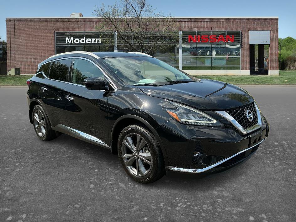 Used 2022 Magnetic Black Pearl Nissan Platinum image 5