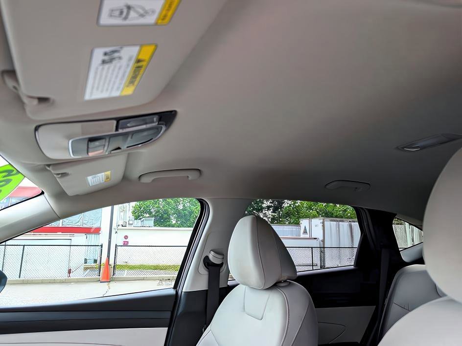 Used 2025 Hampton Gray Hyundai SEL image 59