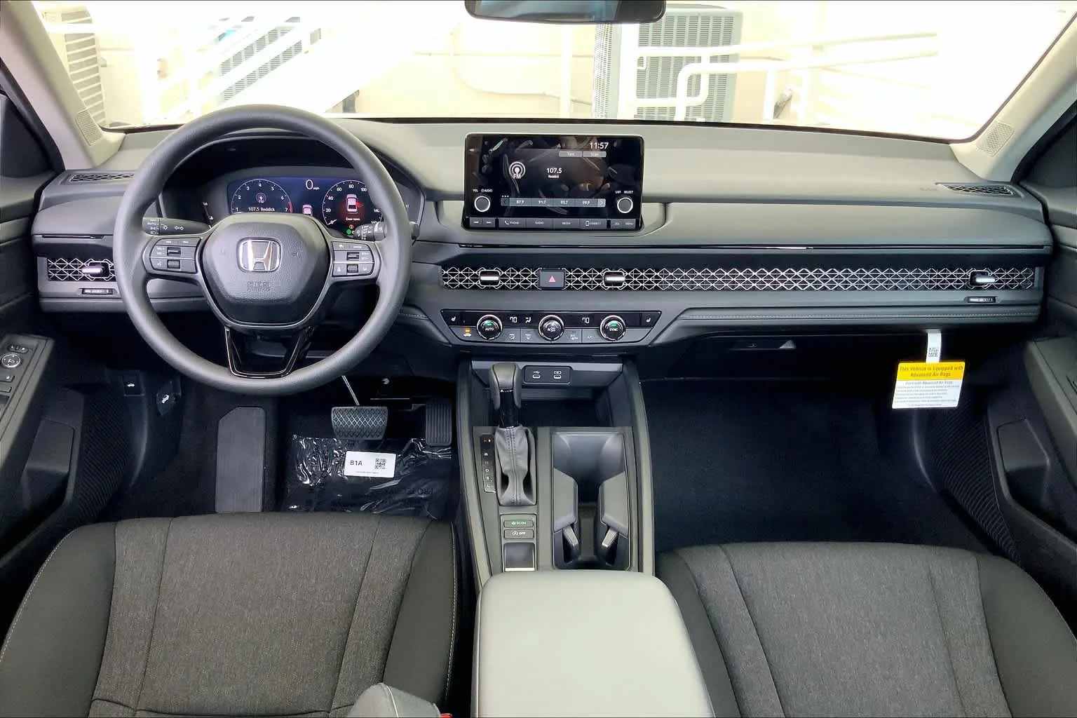 Used 2025 Crystal Black Pearl Honda SE image 5