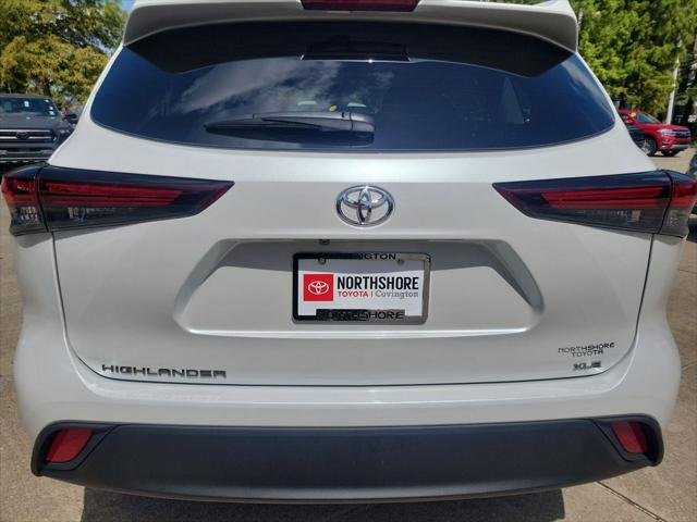 Certified Used 2024 WIND CHILL PEARL Toyota  image 4