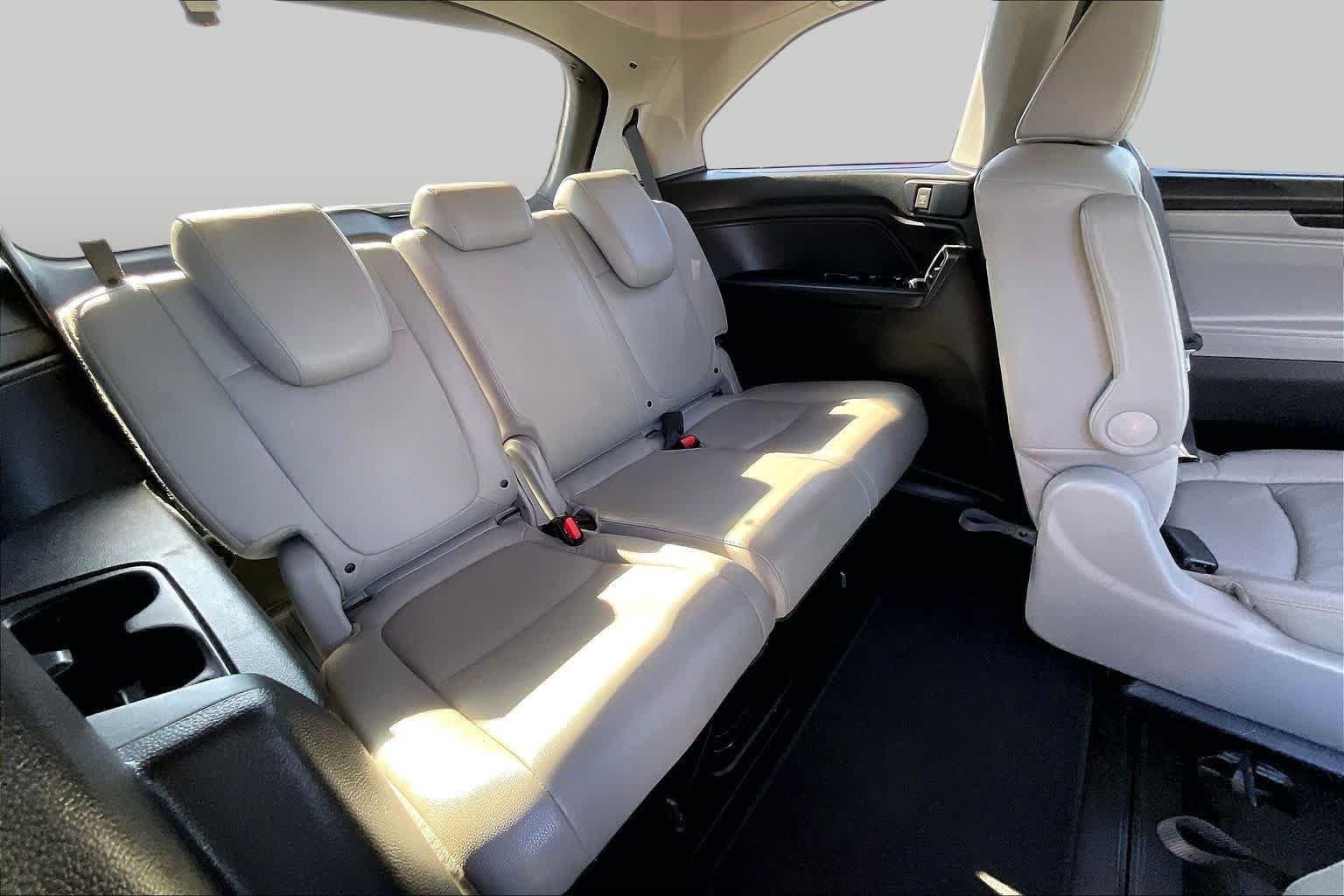 Used 2018 PACIFIC PEWTER METALLIC Honda EX-L image 19