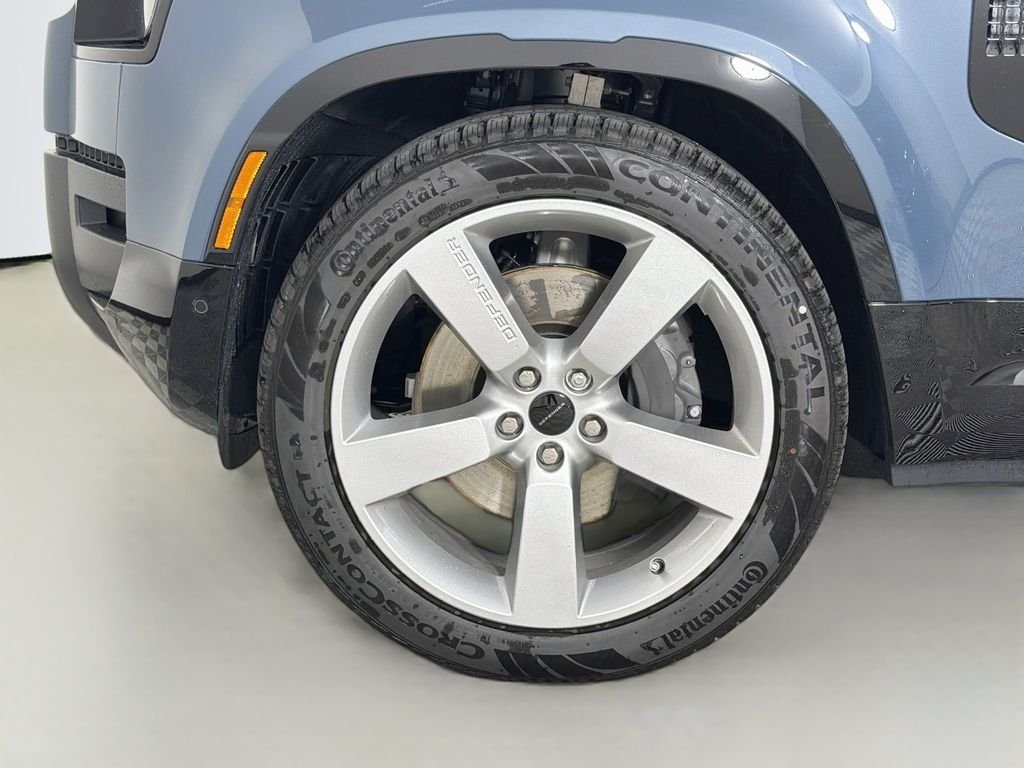 New 2026 Tasman Blue Land Rover X-Dynamic SE image 33