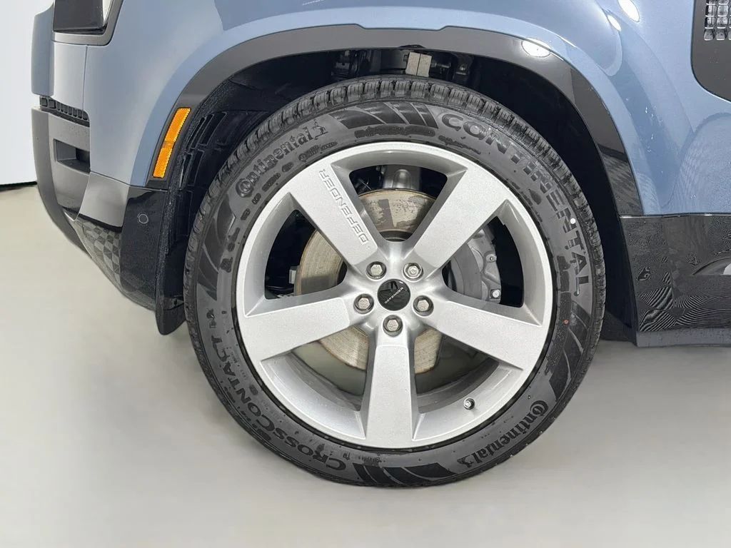New 2026 Tasman Blue Land Rover X-Dynamic SE image 33