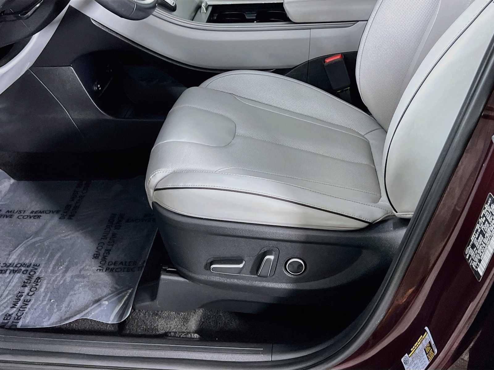 Certified Used 2024 Sierra Burgundy Hyundai SEL 7P image 20