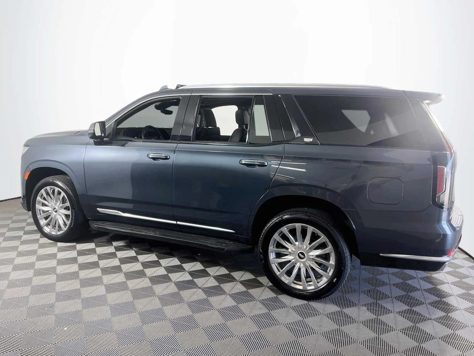 Used 2021 Shadow Metallic Cadillac Premium Luxury image 6