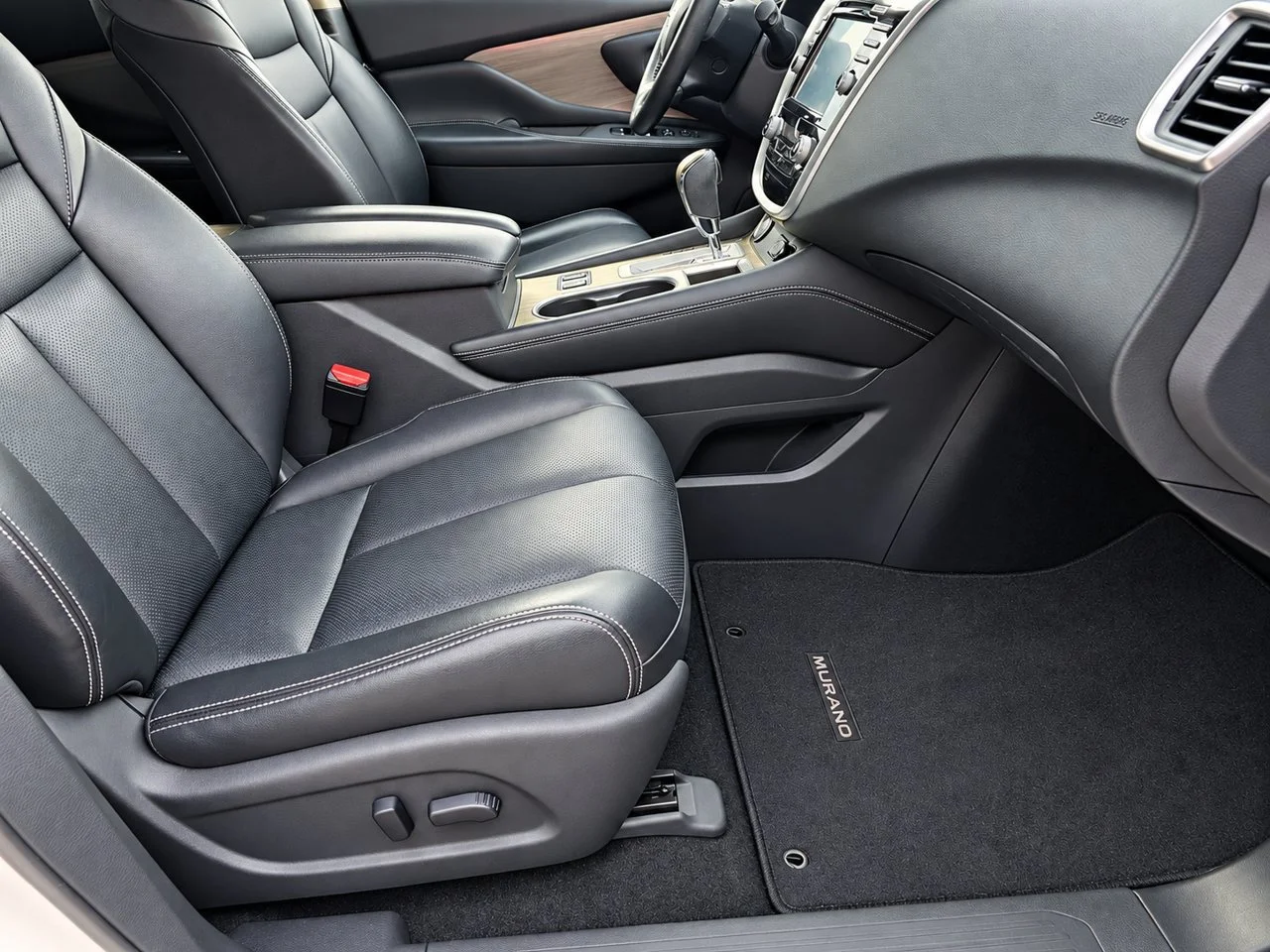 Used 2018 Pearl White Nissan SL image 32