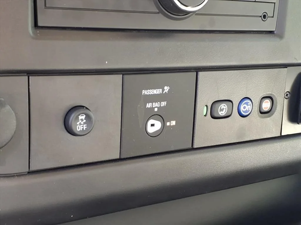 New 2025 Summit White Chevrolet 1WT image 15