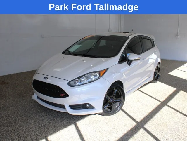 Used 2017 White Platinum Clearcoat Metallic Ford ST image 10