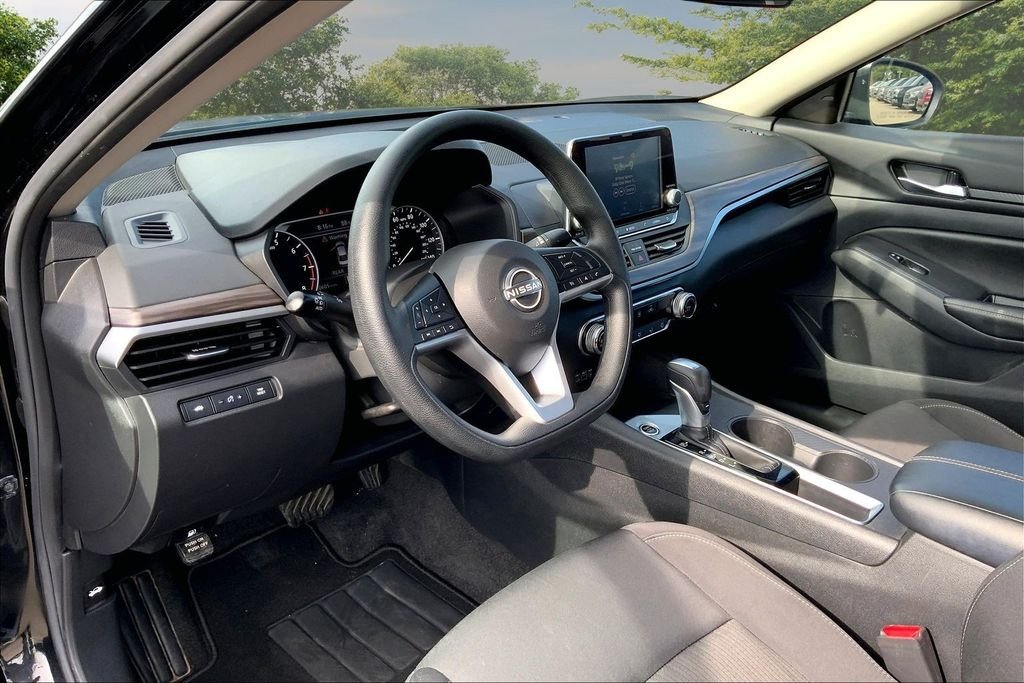 Used 2025 Black Nissan 2.5 SV image 16