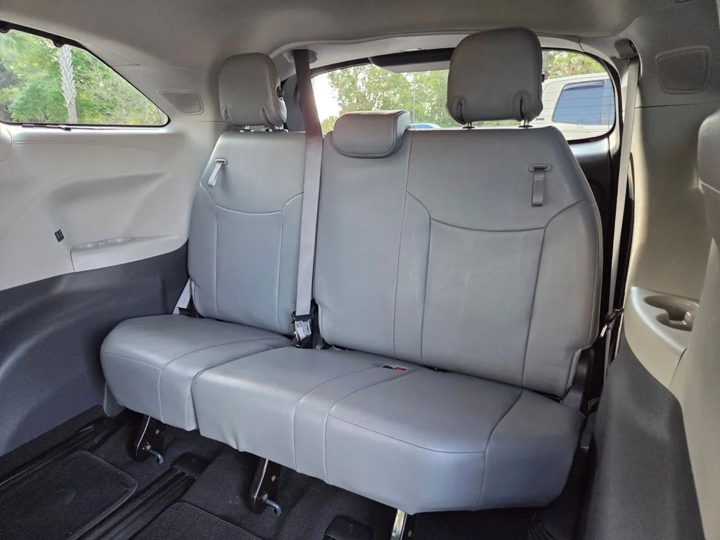 Used 2021  Toyota Limited image 22