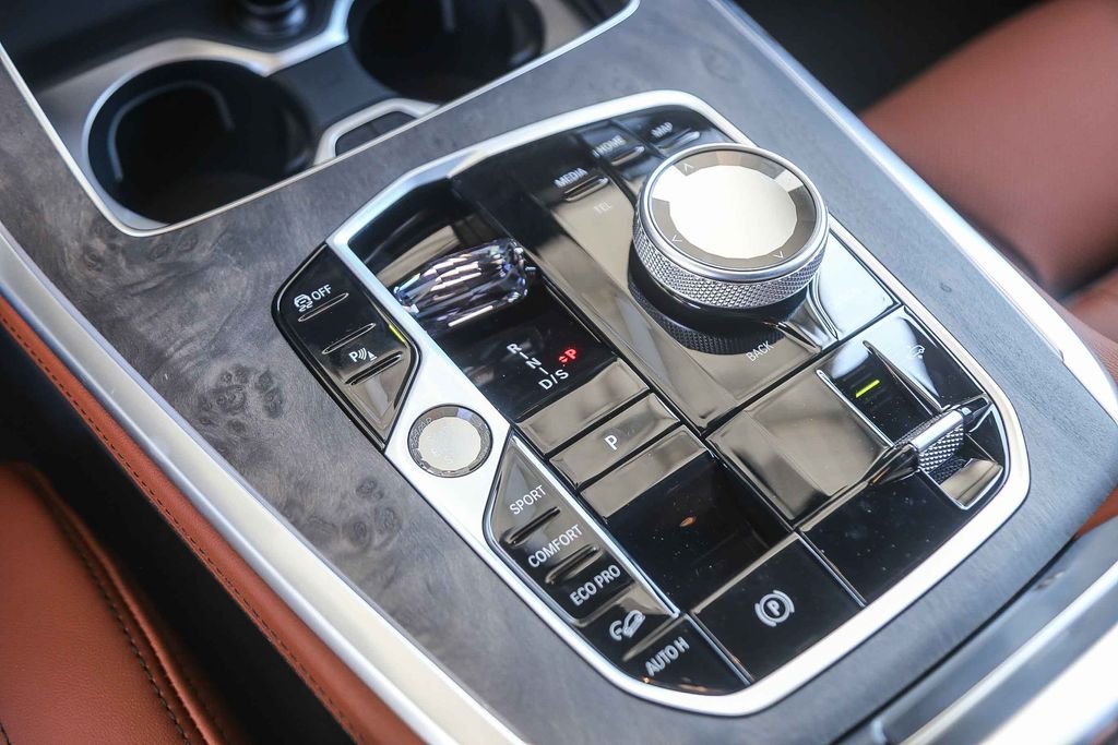 New 2027 Dravit Grey Metallic BMW M60i image 16