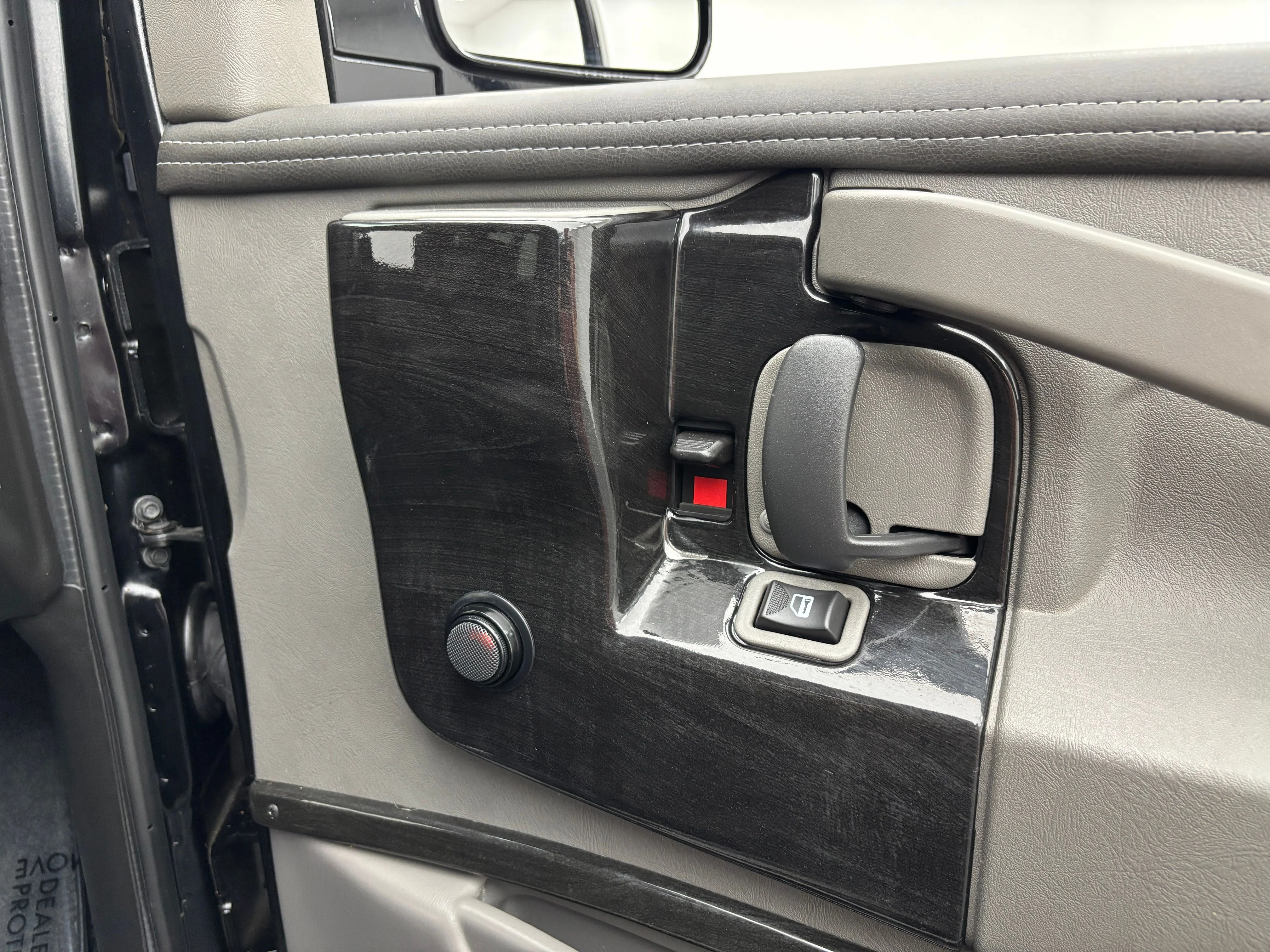 Used 2020 Onyx Black GMC Explorer Limited SE image 23