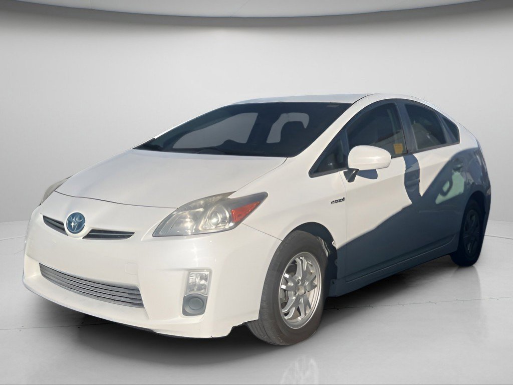 Used 2010 White Toyota V image 2