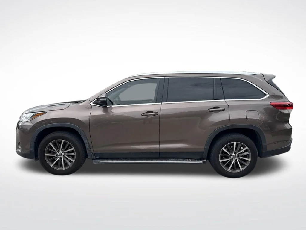 Certified Used 2019 Toasted Walnut Pearl Toyota XLE image 8