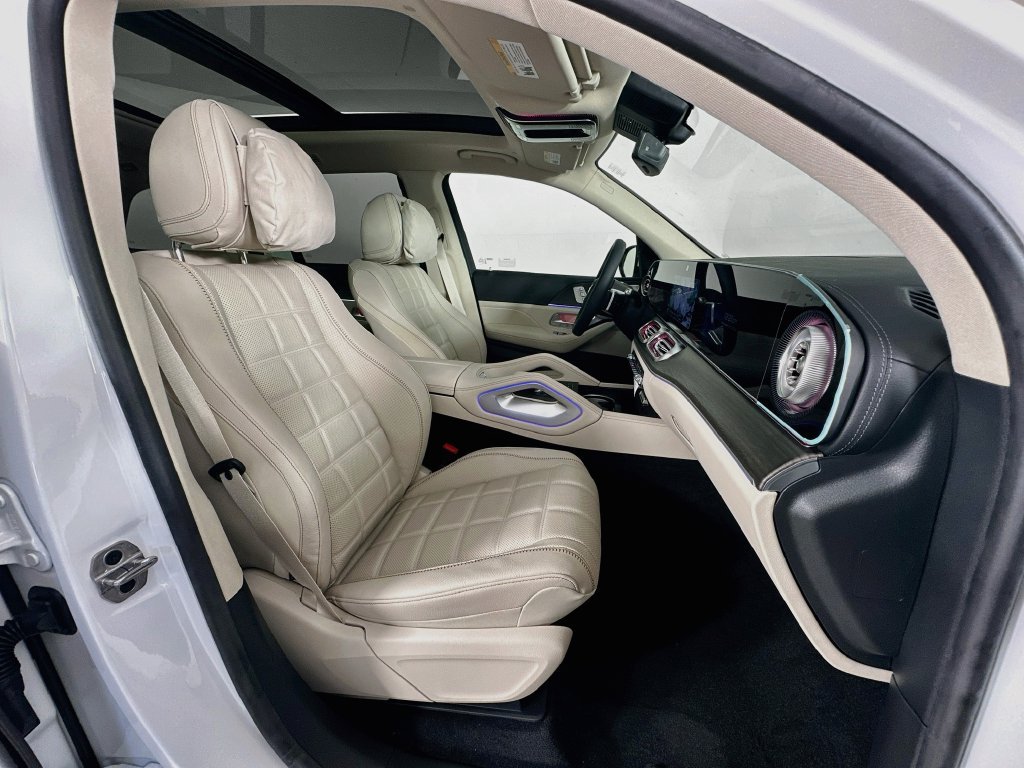 New 2027 MANUFAKTUR Moonlight White Metallic Mercedes-Benz GLS 450 image 29