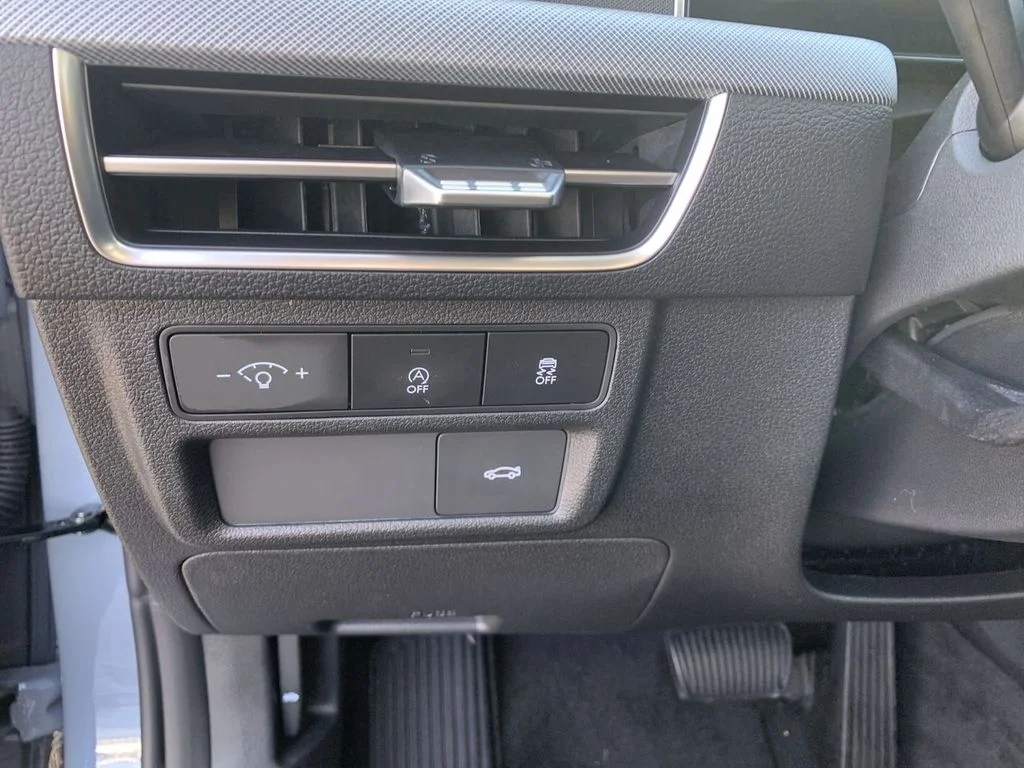 New 2026 Blue Hyundai SE image 13
