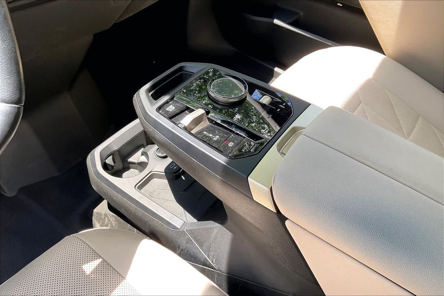 Used 2023 Blue Ridge Mountain Metallic BMW xDrive50 image 16