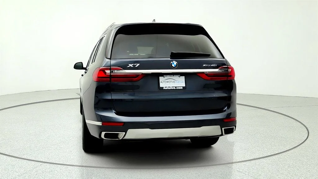 Used 2021 Arctic Grey Metallic BMW xDrive40i SAV w/ Premium, Parking Assistance & Cold Weather Pkgs image 6