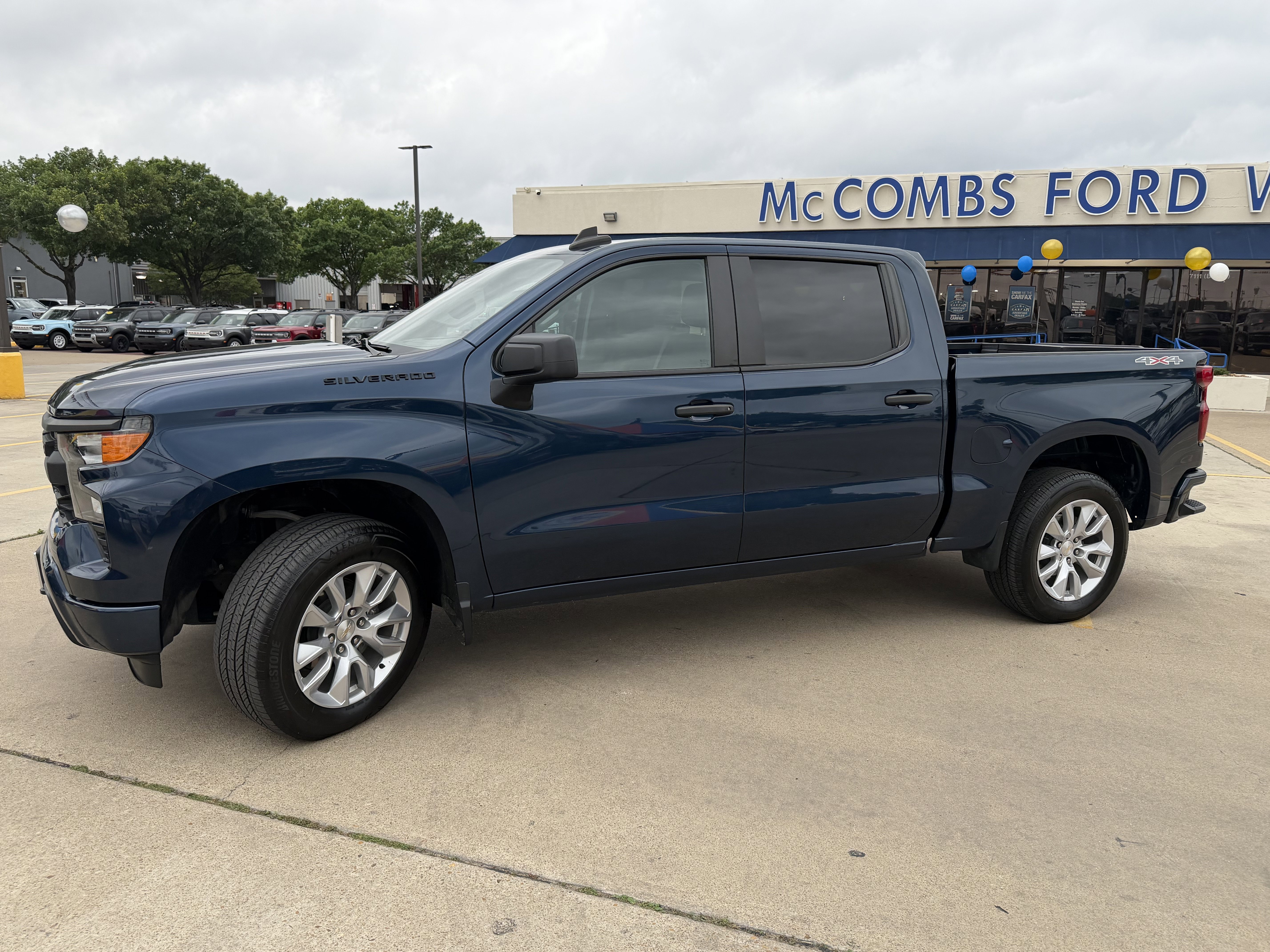 Used 2023 Northsky Blue Metallic Chevrolet Custom image 15