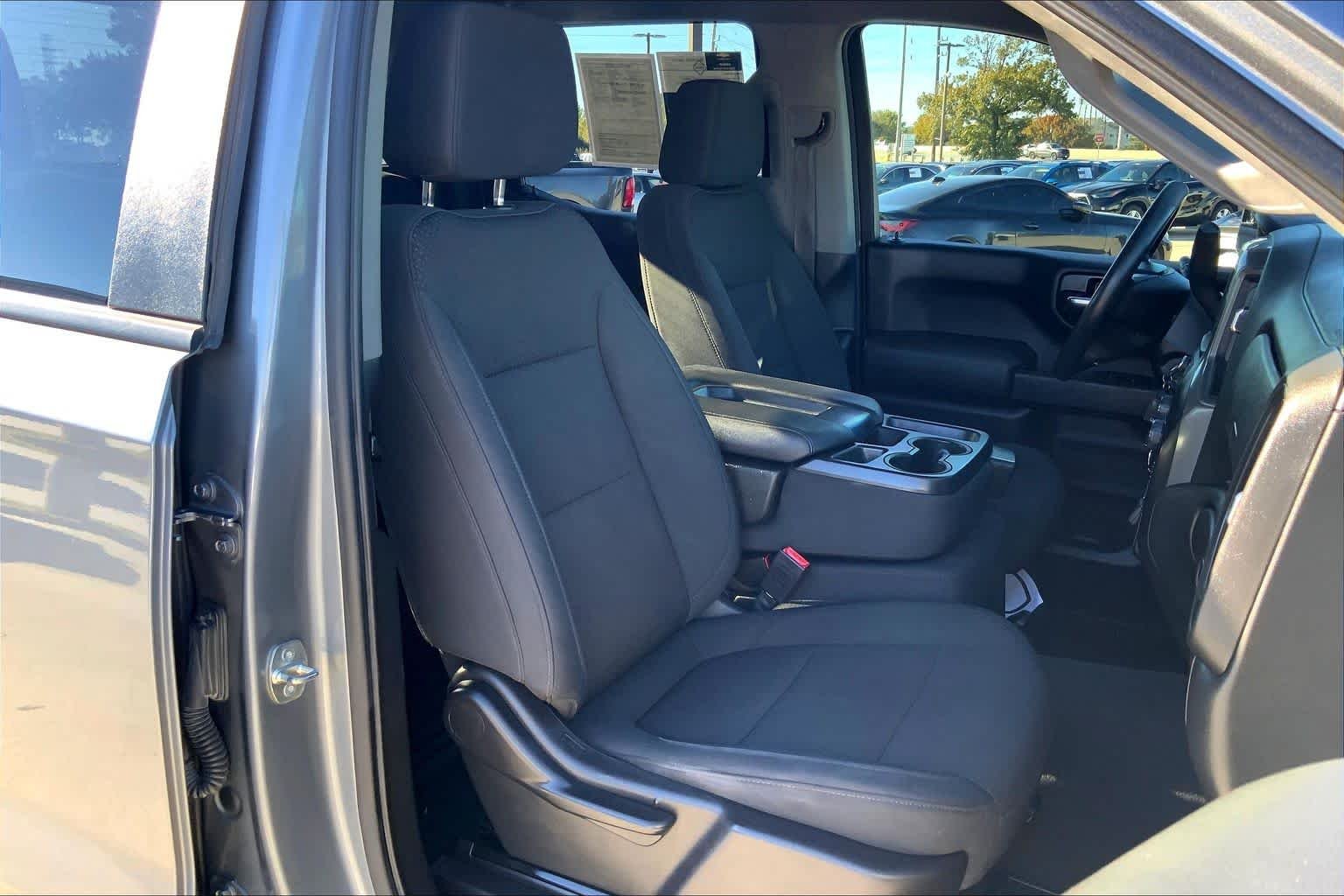 Used 2022 Satin Steel Metallic Chevrolet Custom image 8