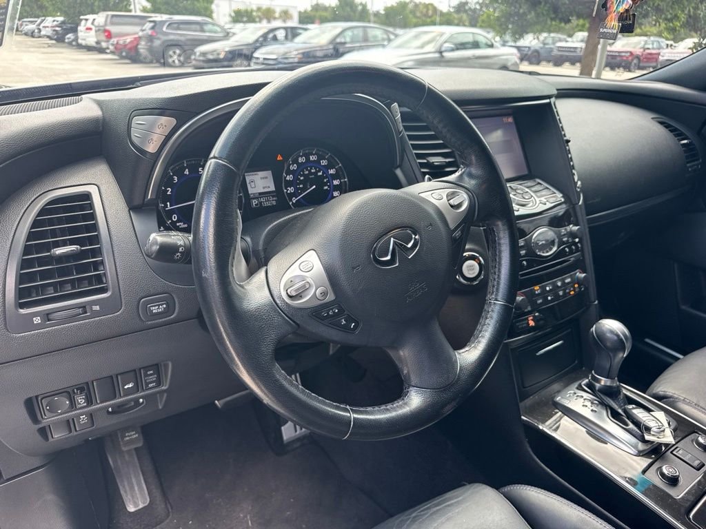 Used 2017 Gray INFINITI Base image 9