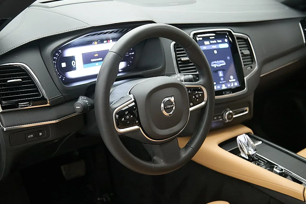 Certified Used 2023 Crystal White Volvo Ultimate image 14